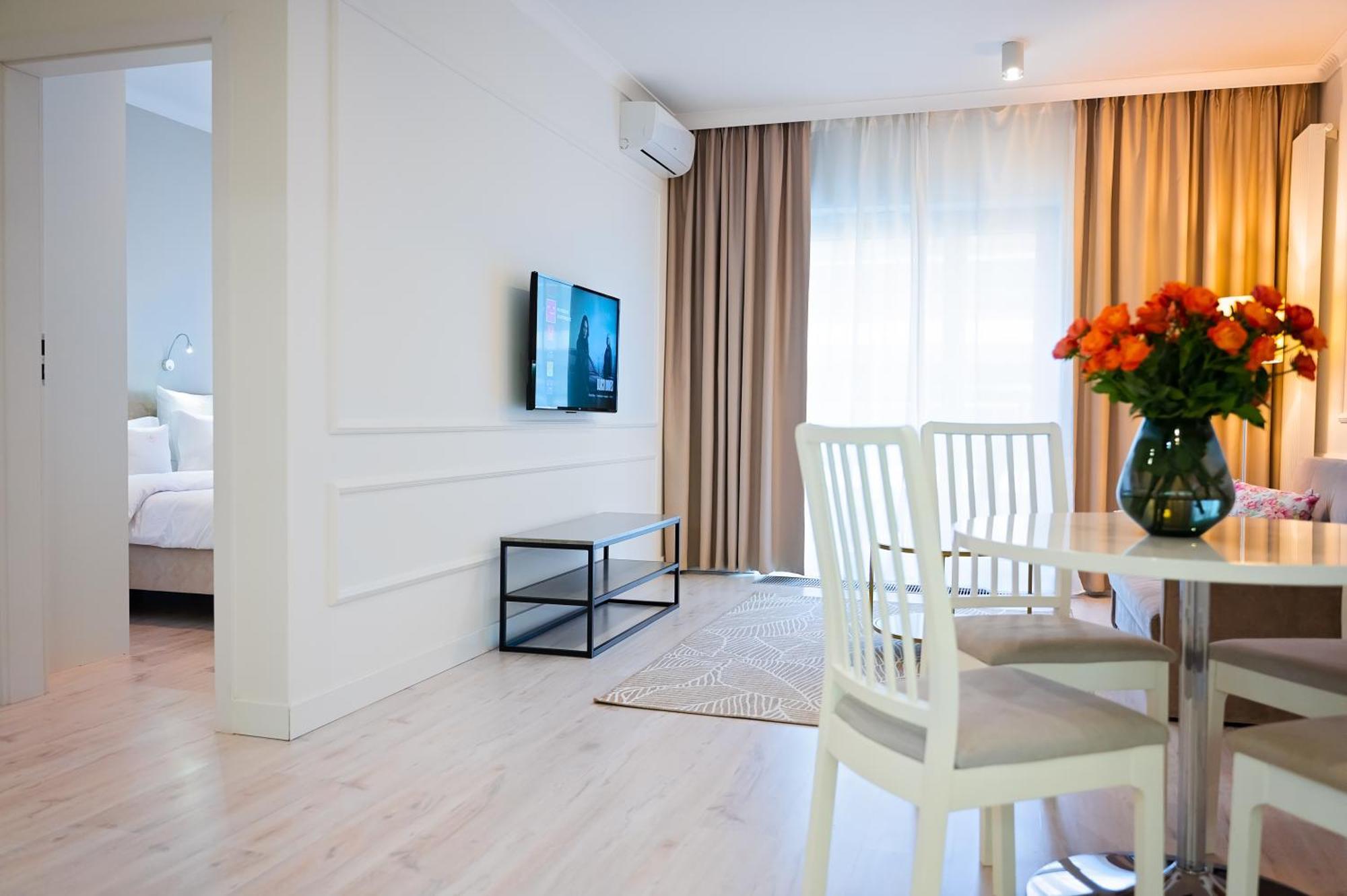 Mennica Residence - Grzybowska 43A ワルシャワ エクステリア 写真