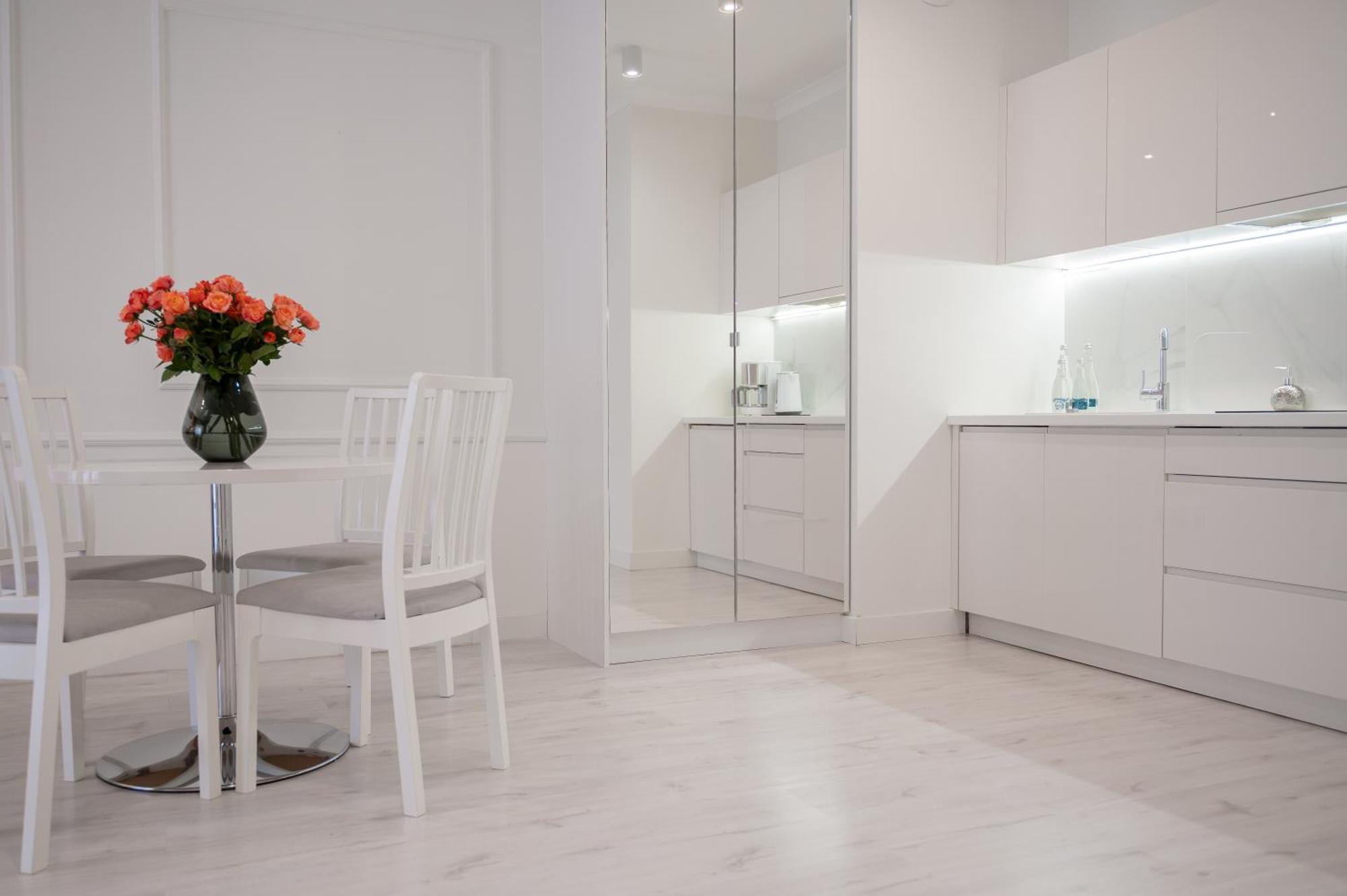 Mennica Residence - Grzybowska 43A ワルシャワ エクステリア 写真