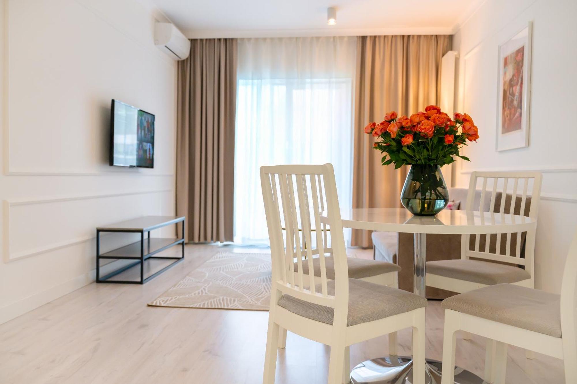 Mennica Residence - Grzybowska 43A ワルシャワ エクステリア 写真