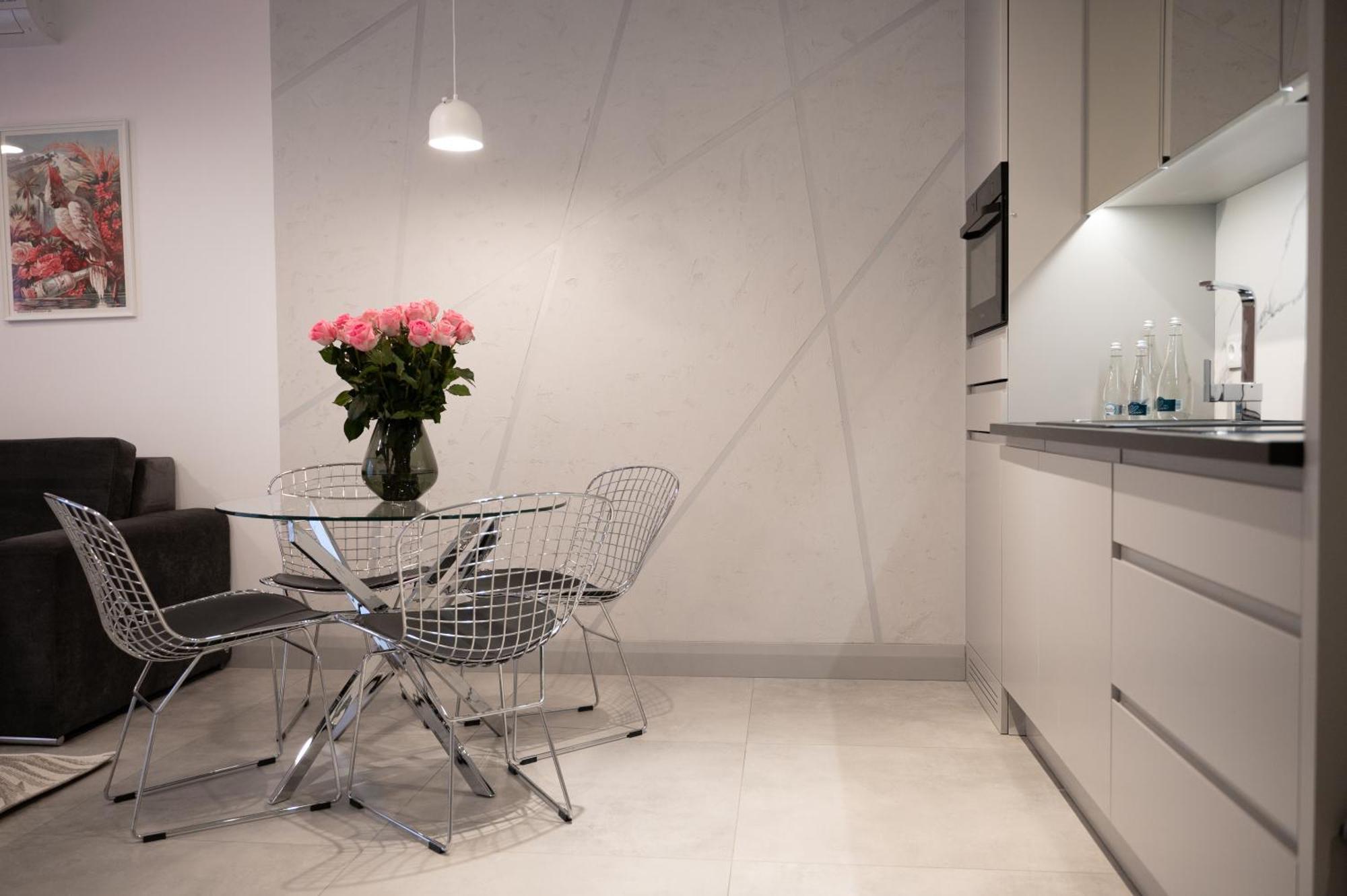 Mennica Residence - Grzybowska 43A ワルシャワ エクステリア 写真